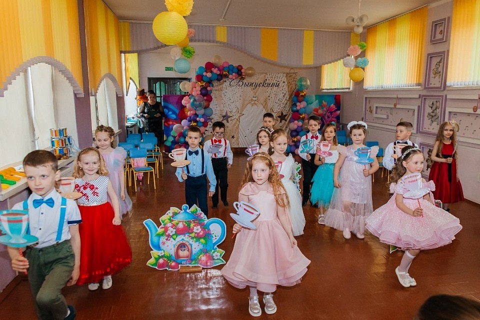 Танец с чашками